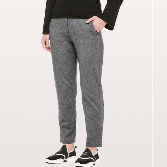 Lululemon On The Move Pant Ponte *28"
Heathered Core Dark Grey size 6 - Picture 1 of 7